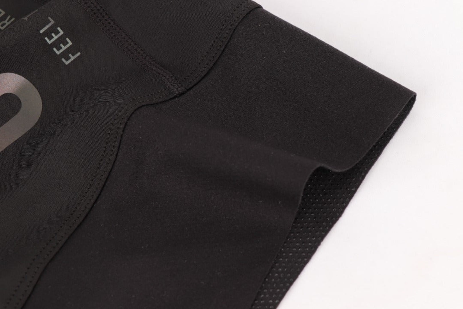 Elastic leg grippers. Men's black magnetic snap buckle bib shorts. CAS Feel the freedom grey to colourful reflective logo.